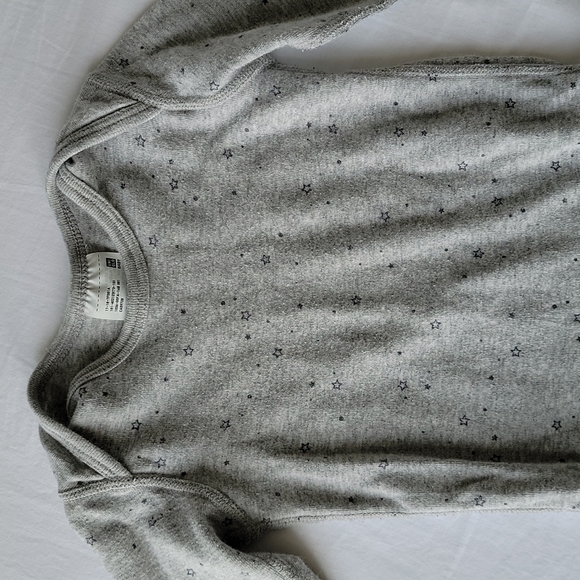 Bundle of 3 Uniqlo Baby Bodysuits - Picture 6 of 6